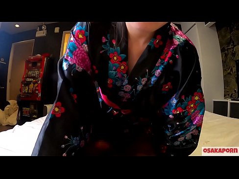 ❤️ Keçika ciwan a cosplay ji seksê hez dike ku bi orgazmê bi şûjinek di hespêk û blowjob de. Keçika Asyayî ya bi pisîka porî û bi cil û bergên kevneşopî yên Japonî di vîdyoya amator de ku masturbasyona bi pêlîstokên qijikê nîşan dide. Sakura 3 OSAKAPORN. Porno li me ❌️❤